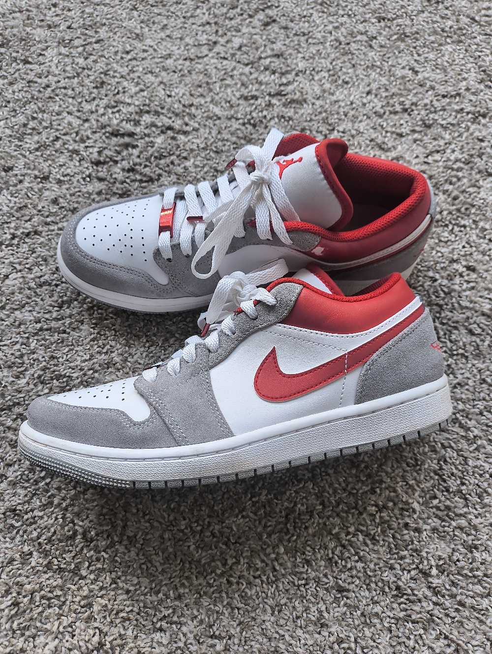 Air Jordan 1 "Light Smoke Grey Gym Red" Size 7.5M - 9W